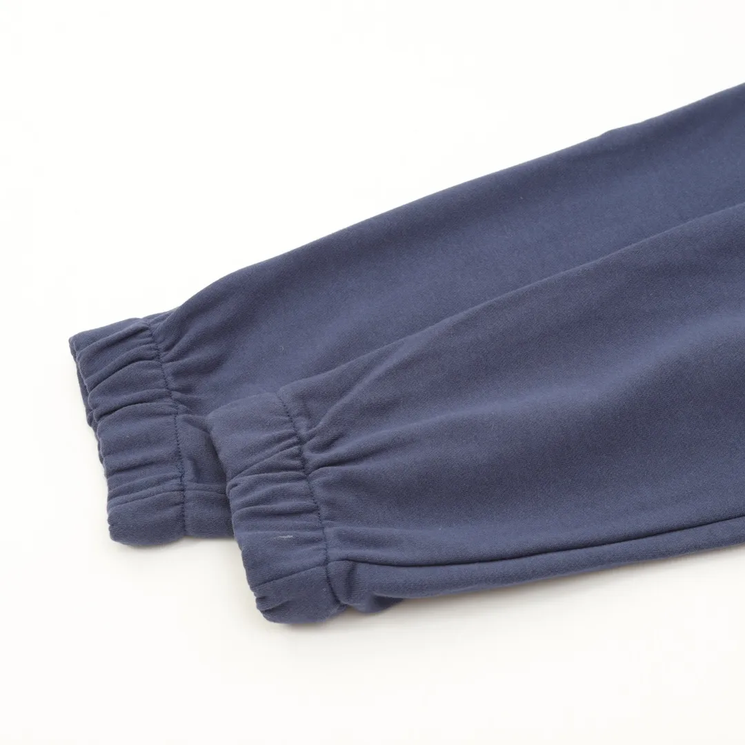🅿️480 Ralph Lauren solid color embroidered Logo classic embroidered terry solid color sweatpants with extremely soft and comfortable upper body. The texture, washability and durability are all of high quality. Suitable for the season. A cost-effective product that can be worn by both men and women. Needless to say, the quality of the pants can be easily worn by both young and old. The first choice for sports and fitness versatile pants for casual daily life. The highlight is the three-dimensional logo embroidery. Simple brand Keep up with fashion trends SIZE:M-2XL